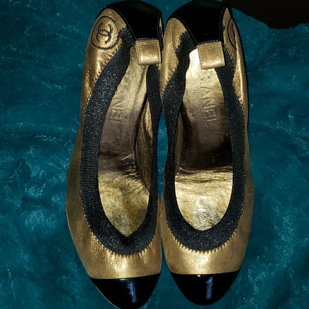 CHANEL PUMPS